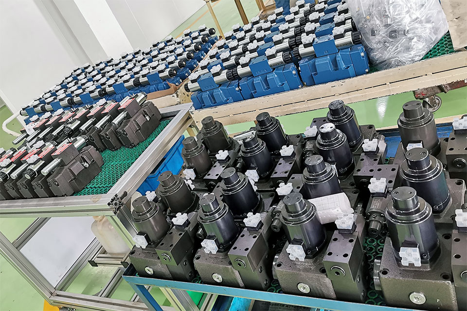 Hydraulic Valve warehouse
